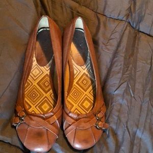 Maurice’s brown flats